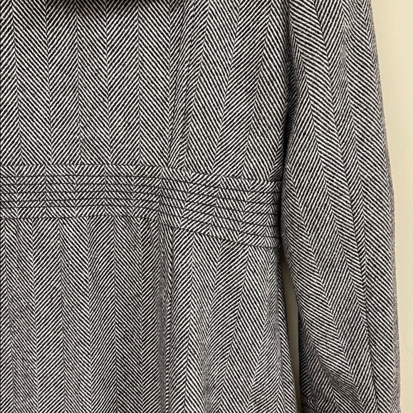 Esprit Gray Chevron Coat with Faux Fur Hood – Size M - Picture 6 of 6